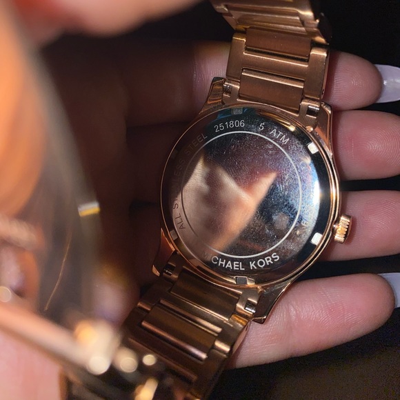 michael kors watch - Picture 4 of 5